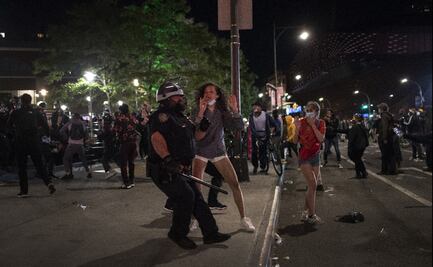 Gobernador de NY califica de “perturbadores” los videos de policías durante protestas