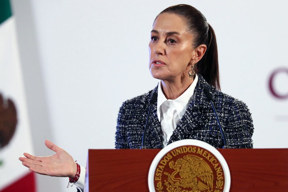 Sheinbaum promete a padres de Ayotzinapa una "nueva visión" del caso sin "confrontación". EFE/ Mario Guzmán