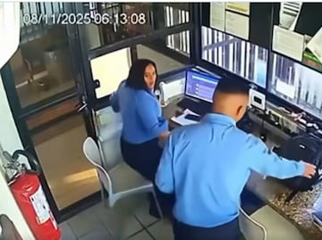 Golpea a su compañera cinco veces con un casco: el VIDEO que desató furia en redes… y aun así lo liberaron