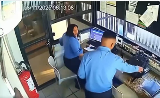Golpea a su compañera cinco veces con un casco: el VIDEO que desató furia en redes… y aun así lo liberaron