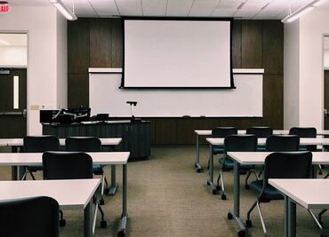 Maestra llama a la policía porque dos estudiantes llegaron tarde a clase en EU