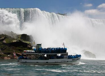 EU y Canadá: Foto en las Cataratas del Niágara contrasta su manejo de la pandemia