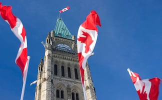 Canadá reducirá el número de inmigrantes hasta un 27% en los próximos tres años