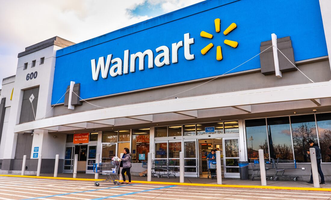 Llaman a boicot masivo contra Walmart y otras tiendas que apoyan políticas de Trump. iStock/Sundry Photography