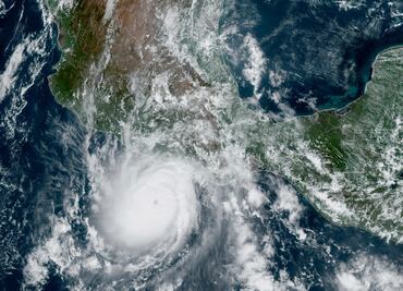 Otis, que amenaza a Acapulco, se convierte en huracán de categoría 3. MAPA de su trayectoria