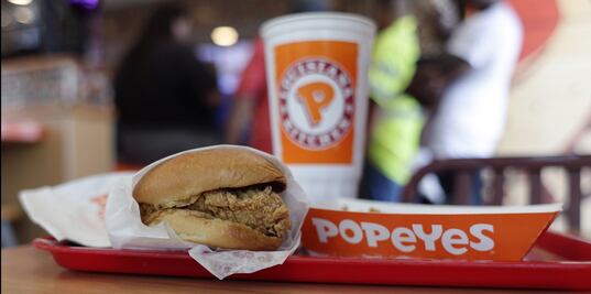 Muere hombre tras pelea por un sandwich Popeye en Maryland