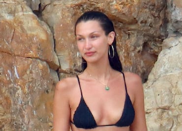 Bella Hadid vacaciona con su nuevo novio e impacta con microbikini en Francia