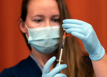 Pfizer presiona por autorización para una tercera dosis de su vacuna