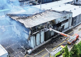 22 fallecidos por incendio masivo en fábrica de baterías de litio en Corea