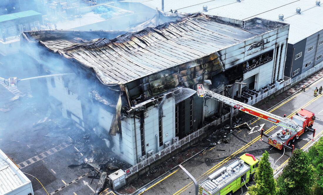 22 fallecidos por incendio masivo en fábrica de baterías de litio en Corea. Foto: AP