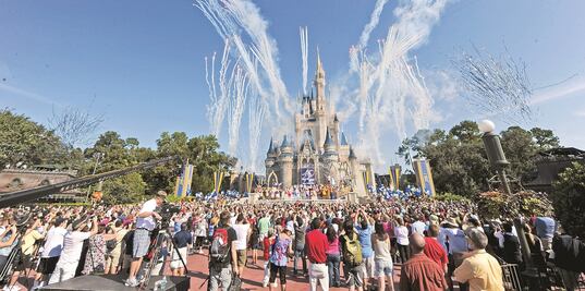 Muere hombre tras derrumbarse en carrera de Walt Disney World 