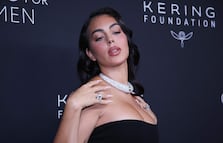 Georgina Rodríguez rompe el internet con microbikini y silueta de impacto tras revelarse planes de boda con Cristiano Ronaldo 