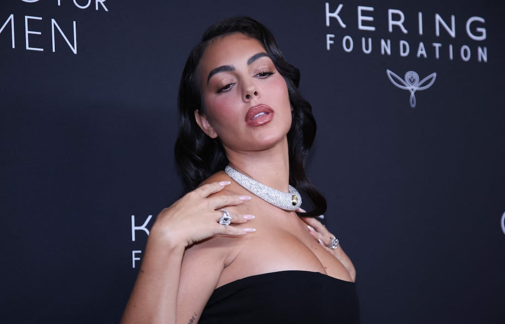 Georgina Rodríguez rompe el internet con microbikini y silueta de impacto tras revelarse planes de boda con Cristiano Ronaldo. Foto: AFP