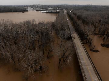 Tormenta deja 11 fallecidos en Kentucky y más de mil rescatados tras intensas lluvias