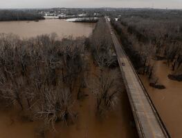 Tormenta deja 11 fallecidos en Kentucky y más de mil  rescatados tras intensas lluvias