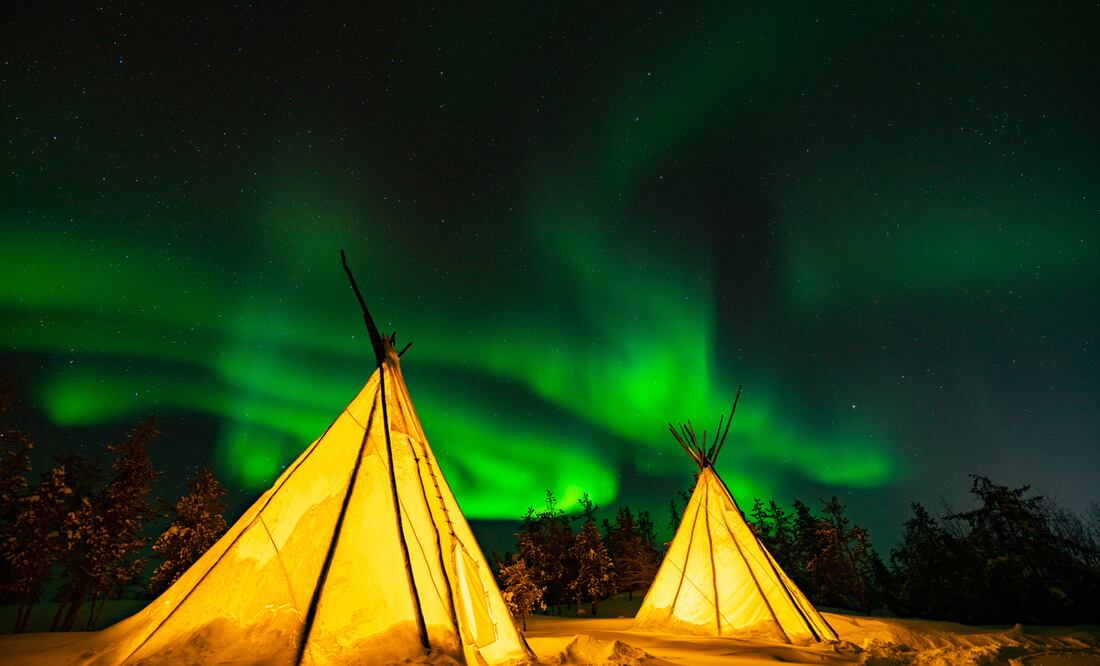 Auroras boreales en Yellowknife / iStock/Geng Zhang