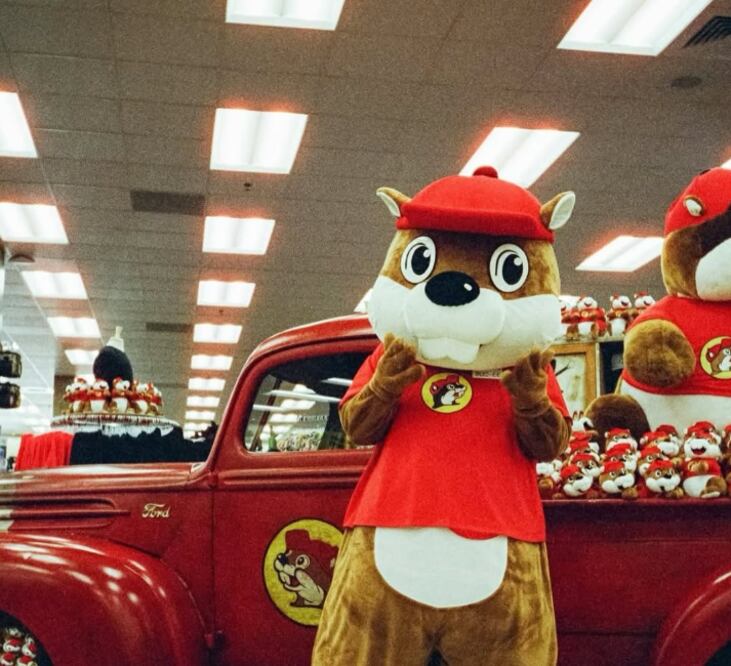 ¡Esta gasolinera de EU es más grande que tu escuela y tiene snacks que te volverán loco!. Foto: Bucees / IG