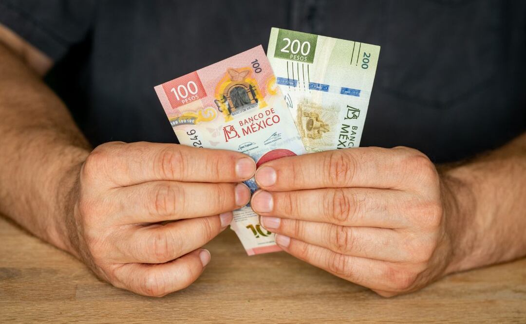 ¿Cómo se paga si trabajo el 16 de septiembre en México según la Ley Federal del Trabajo? Foto: iStock / Andrzej Rostek