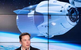 Elon Musk en problemas: la NASA duda del cumplimiento de SpaceX en para misión lunar y busca otras empresas