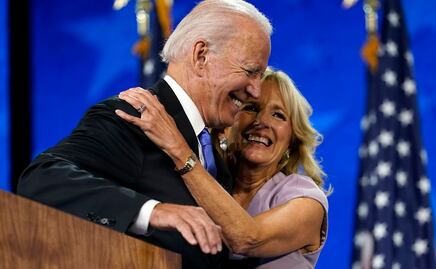 Jill Biden envía unos corazones en señal de apoyo a Biden tras anunciar su salida