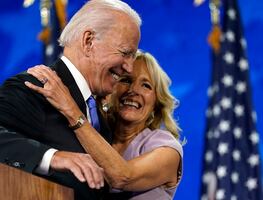 Jill Biden envía unos corazones en señal de apoyo a Biden tras anunciar su salida