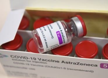 Vacuna de AstraZeneca, efectiva en 79%, rectifica estudio
