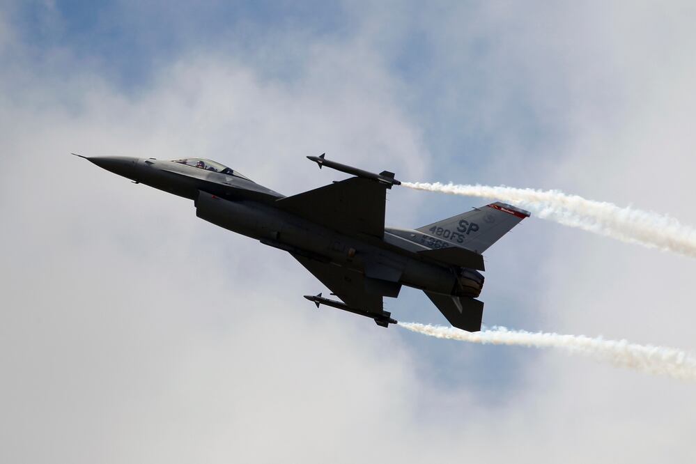 Aviones F-16 que sobrevolaron Washington (AP Photo/Francois Mori, File)