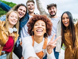 Sonreír más reduce el riesgo de padecer un derrame cerebral: estudio