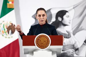 Sheinbaum responde a la supuesta “ayuda” del CJNG tras lluvias mortales: “No tenemos la certeza, pero no está bien”