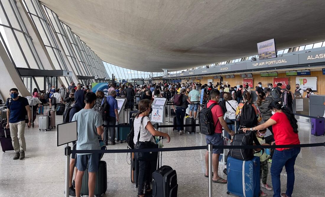 Tras fallo informático, ¿aerolíneas deben indemnizar a pasajeros? Esto dice Profeco. AFP