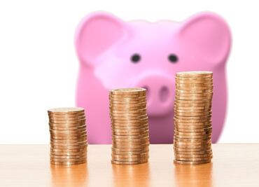 Los propósitos financieros de Año Nuevo más comunes para 2022 y cómo lograrlos