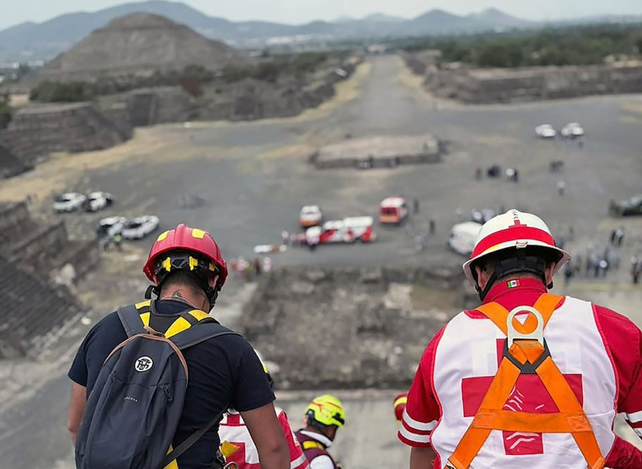 “Esto se construyó para sacrificar”: la frase que estremeció en Teotihuacán. Foto: Handout / MEXICAN RED CROSS / AFP