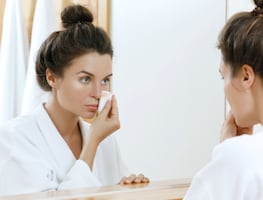 FDA retira toallitas desmaquillantes Neutrogena por bacteria peligrosa: ¿Compraste el lote afectado?