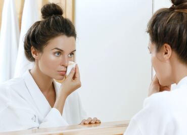 FDA retira toallitas desmaquillantes Neutrogena por bacteria peligrosa: ¿Compraste el lote afectado?