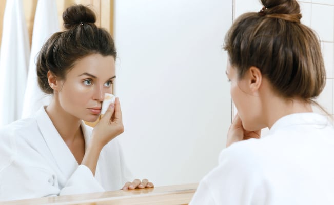 FDA retira toallitas desmaquillantes Neutrogena por bacteria peligrosa: ¿Compraste el lote afectado?