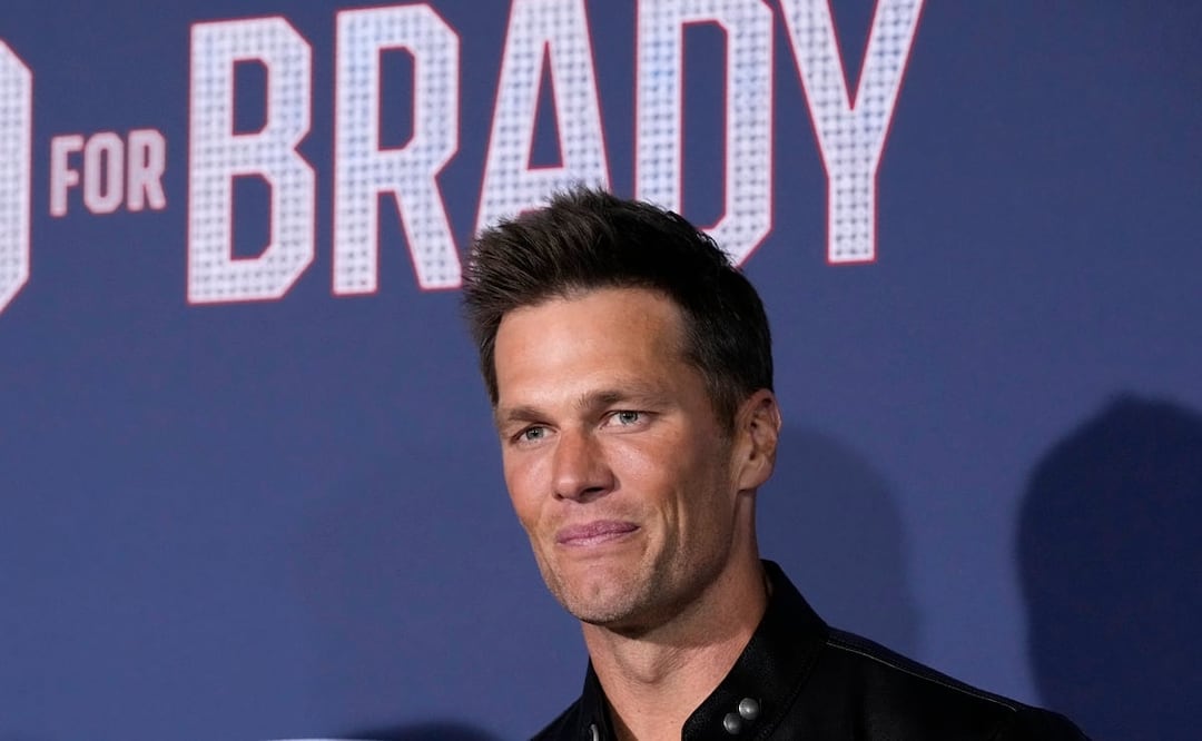 ¿Tom Brady defiende a Bill Belichick pese a la crisis de los Patriots?. AP