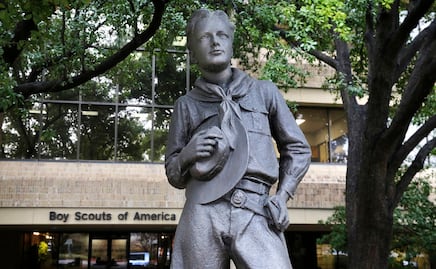 Boy Scouts anuncian $850 mdd en compensación a víctimas de abusos en EU