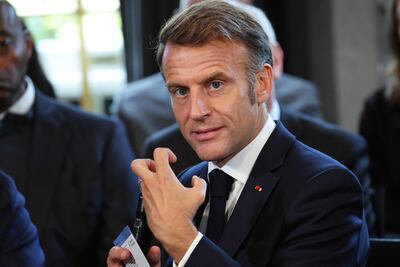 Macron queda VARADO en Nueva York por convoy de Trump… ¡y termina llamándolo desde la calle!