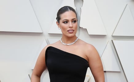 Ashley Graham disfruta del calor de México con sesión en trajes de baño