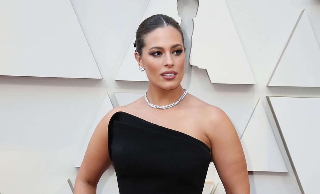 Ashley Graham viajó a México para realizar sesiones fotográficas de trajes de baño. Foto: EFE
