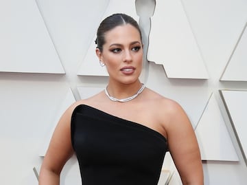 Ashley Graham disfruta del calor de México con sesión en trajes de baño