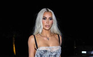 El espectacular vestido transparente que Kim Kardashian usó en su cumpleaños
