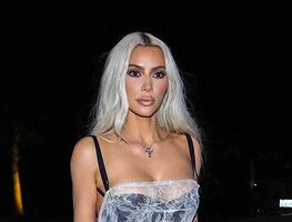 El espectacular vestido transparente que Kim Kardashian usó en su cumpleaños