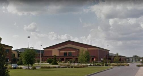 Cierran escuelas de Florida al confundir práctica de armas con tiroteo