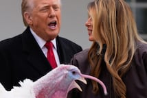 Thanksgiving: Trump indulta a dos pavos y se burla de los perdones firmados por Biden: “Usó un bolígrafo automático”  