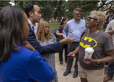 Inmobiliaria de Warren Buffett discriminó a clientes afroamericanos