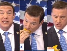 Presentador de noticias come tacos en programa y se burla de migrantes deportados