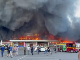 Misil ruso impacta en centro comercial de Ucrania; prevén número elevado de muertos