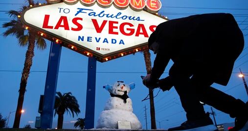 Inusual tormenta de nieve cubre Las Vegas 