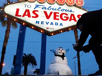 Inusual tormenta de nieve cubre Las Vegas